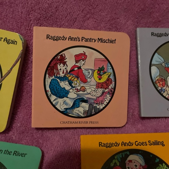 Classic Raggedy Ann and Andy Storybook Set - Picture 4 of 12